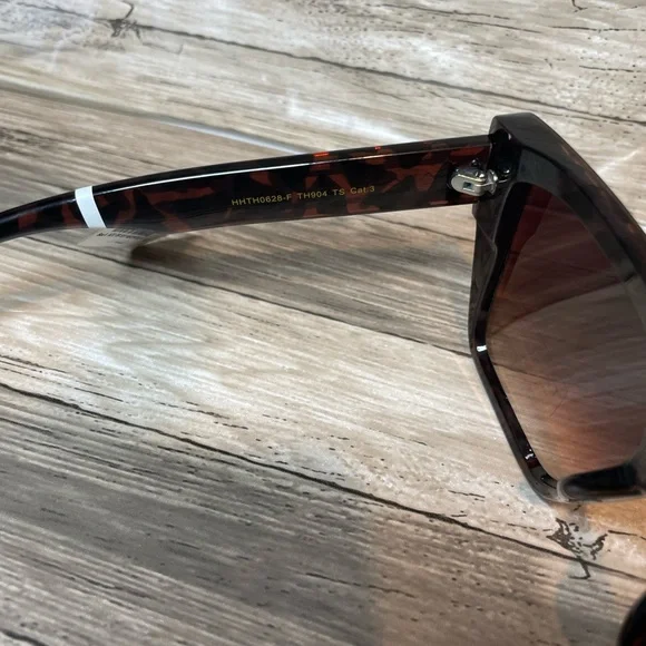 TAHARI Women's Th904 Oversized 100% Uv400 Protective Square Sunglasses - Picture 6 of 6